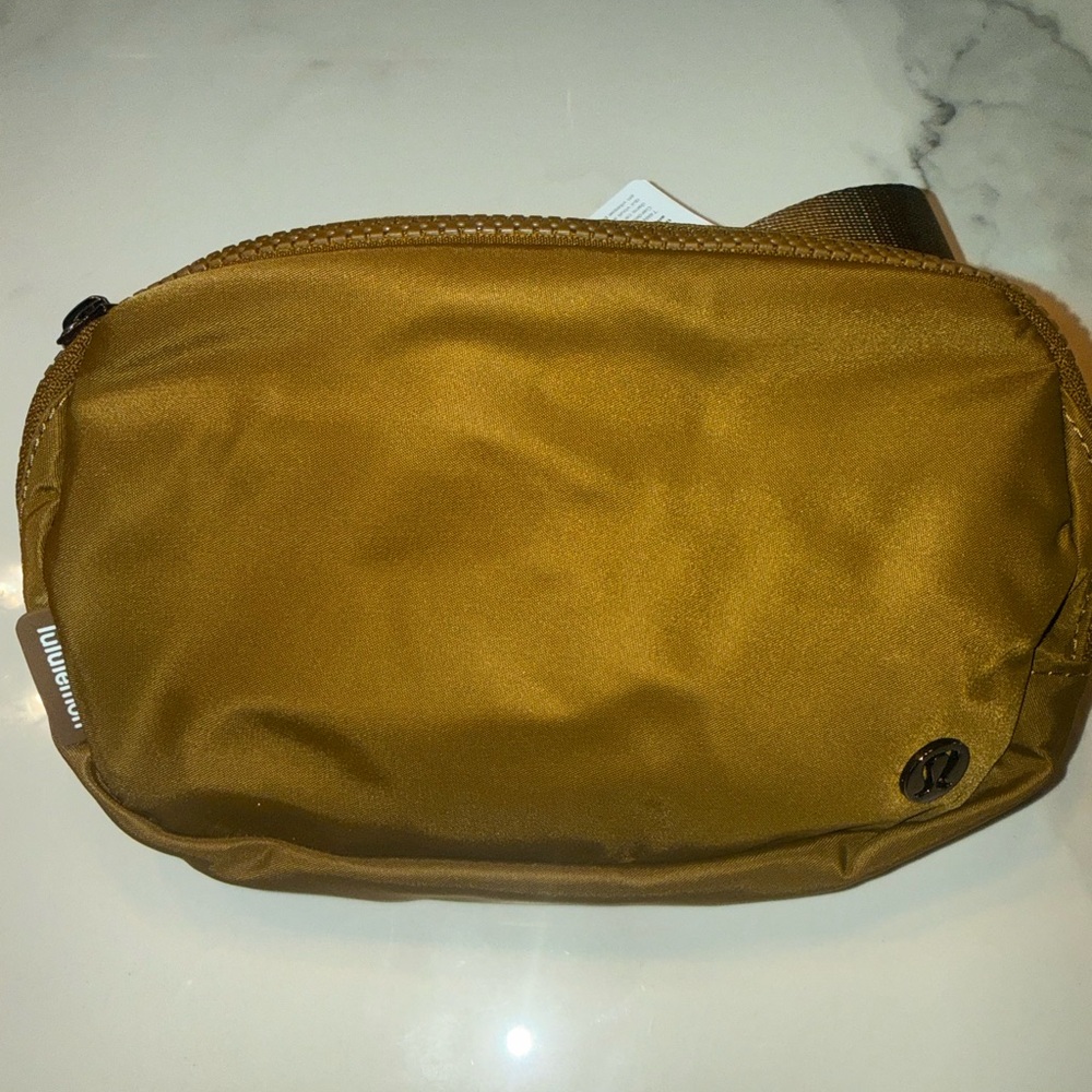 lululemon everywhere belt bag NWT